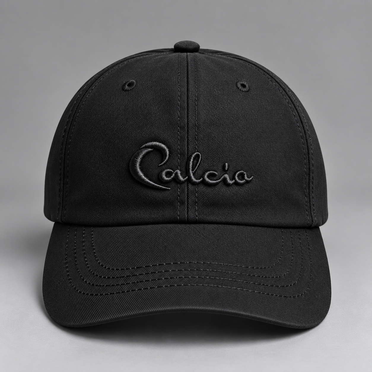 Gorra negra bordada con “Calcio”